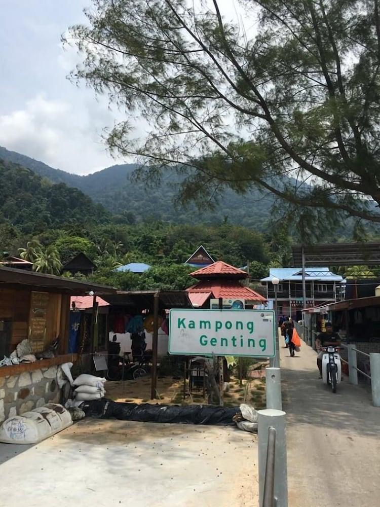 Marina Bay Resort & Restaurant Kampung Genting Exterior foto