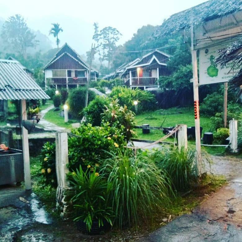 Marina Bay Resort & Restaurant Kampung Genting Exterior foto